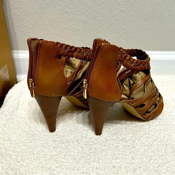 Vince Camuto sandals Size 9.5 - Picture 3 of 10